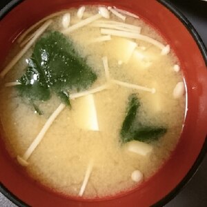 豆腐とえのきだけとほうれん草の味噌汁